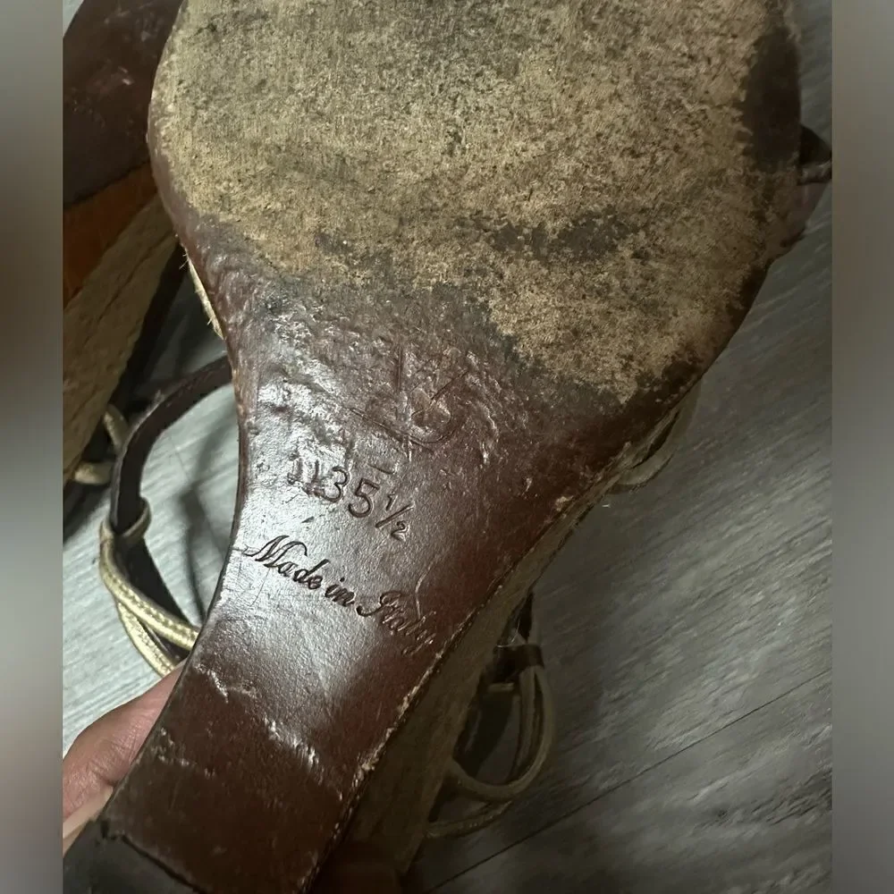 Louis Vuitton Wedges size 35 1/2